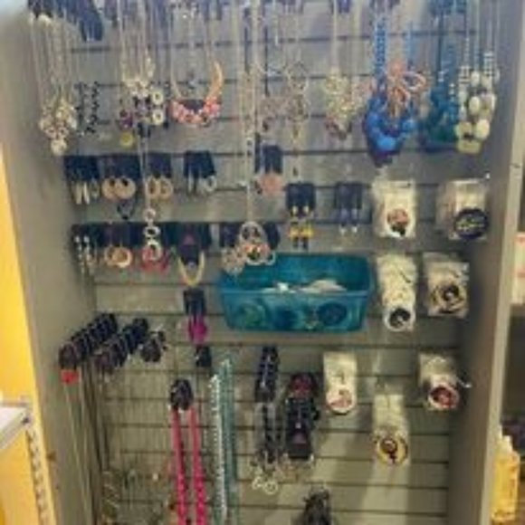 Meet your Posher, CII’s store - Picture 1 of 5